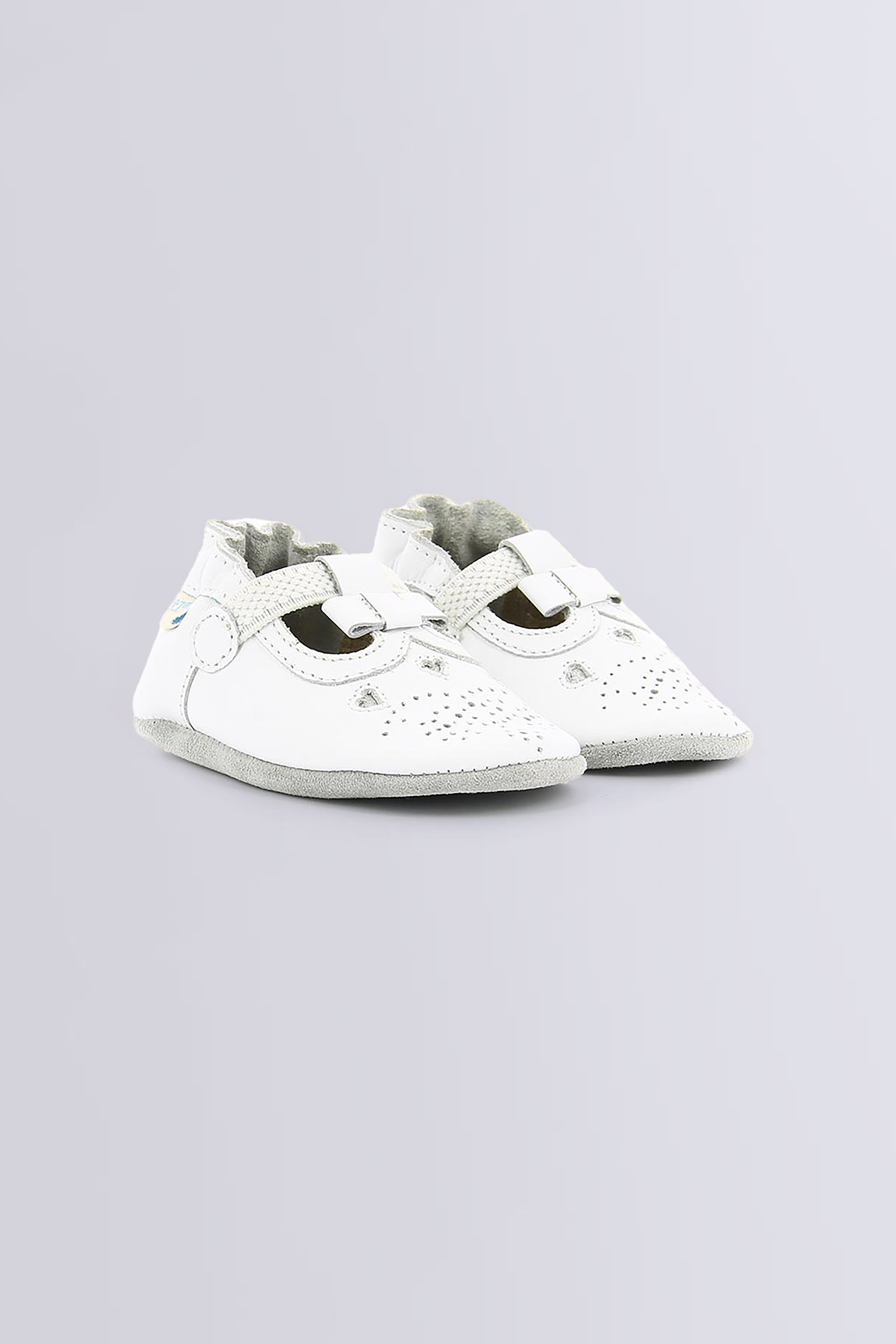 Pretty Star white - Soft sole slippers for girl - Robeez © Official website Pretty Star white - Soft sole slippers for girl - Robeez © Official website