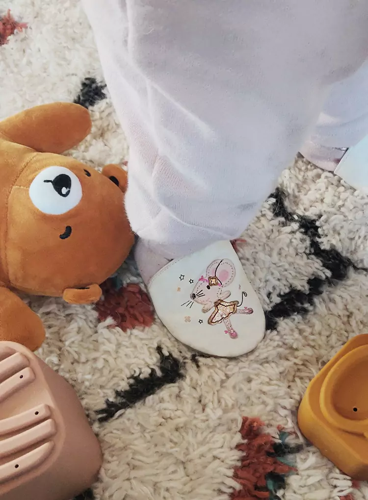 Girl slippers