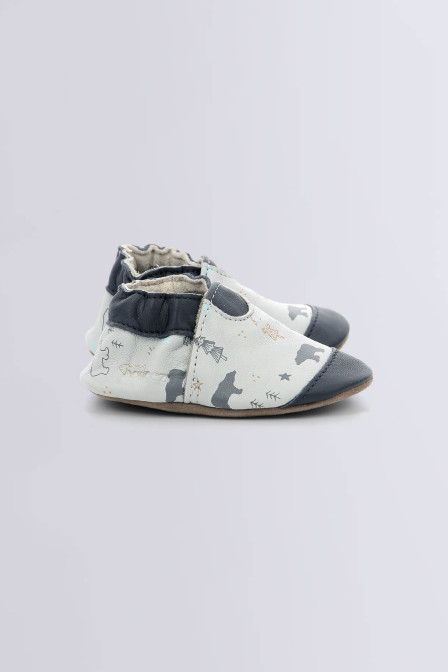 Wintering Bear - Light grey and navy soft sole slippers for boy - Robeez © Wintering Bear - Light grey and navy soft sole slippers for boy - Robeez ©