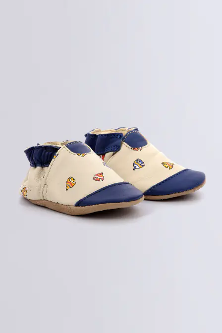 Neonfish - Chaussons souples beige clair et bleu pour garçon - Robeez © Site Officiel