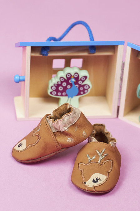 Faonfaon - Chaussons souples camel pour fille - Robeez © Site Officiel Faonfaon - Chaussons souples camel pour fille - Robeez © Site Officiel