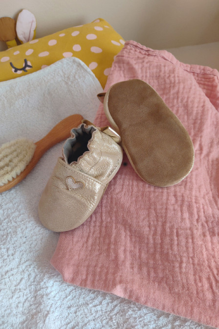 Mini Love - Chaussons souples or pour fille - Robeez © Mini Love - Chaussons souples or pour fille - Robeez ©